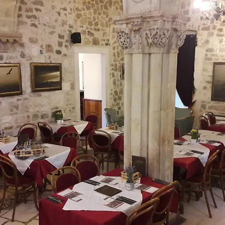 Deluxe Collection Kastel - Depadanse