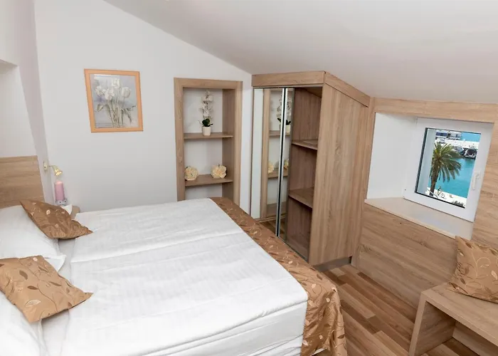 Deluxe Collection Kastel - Depadanse